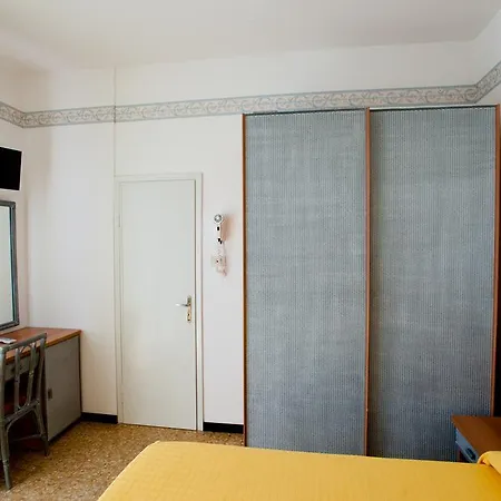 Mauri Hotel 2*